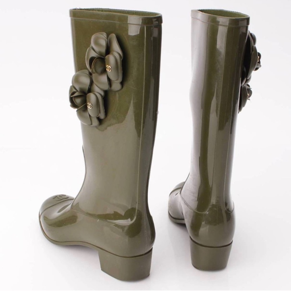 HOST PICK⭐️Authentic Chanel Camellia Flower Rain Boots ❤️ khaki Green 💚 - Picture 2 of 16